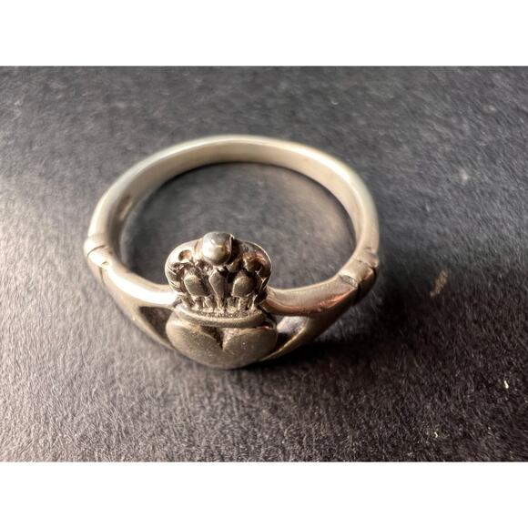 Vintage claddagh sterling silver ring size 6 - Picture 11 of 15